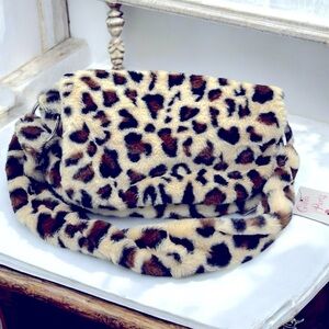 NWT GildaParis Cheetah Fur Messenger